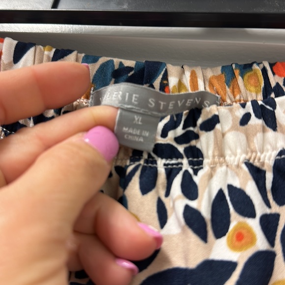 DIVORCE CLEARANCE-TAKING OFFERS Valerie Stevens Gaucho Floral Pants - Picture 5 of 10